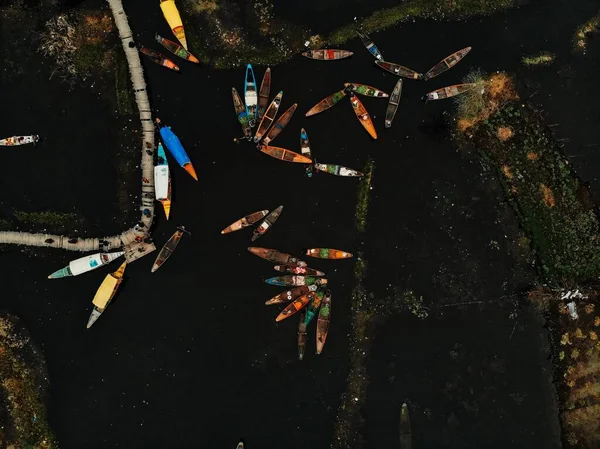 Uma Bela Vista Aérea Canoas Mar Fundo Escuro — Fotografia de Stock