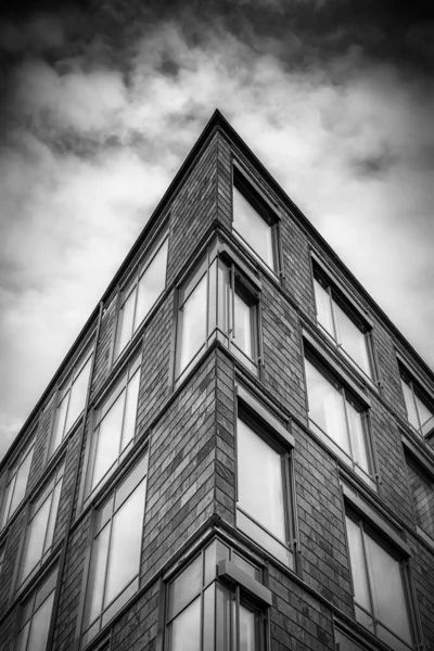 Низькокутний Сірокутний Знімок Сучасної Будівлі Гельсінгборзі — стокове фото