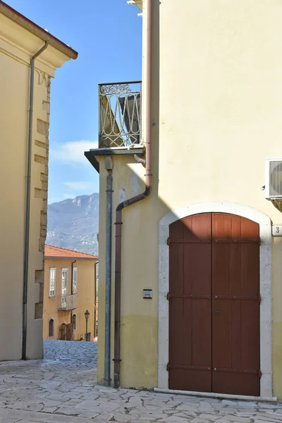 Une Rue Parmi Les Vieilles Maisons Paternopoli Village Dans Province — Photo