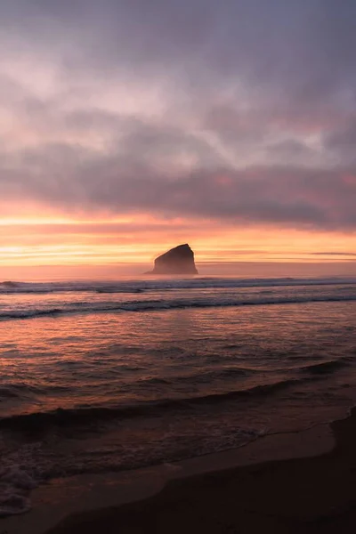 Ein Malerischer Sonnenuntergang Über Canon Beach — Stockfoto