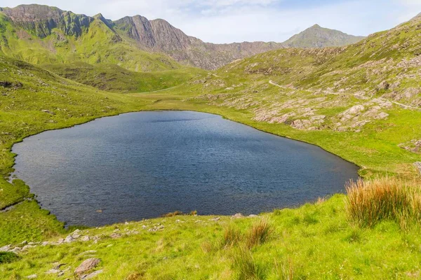 Scenic View Small Lake Snowdon Mountain Background Wales — Stock Photo, Image