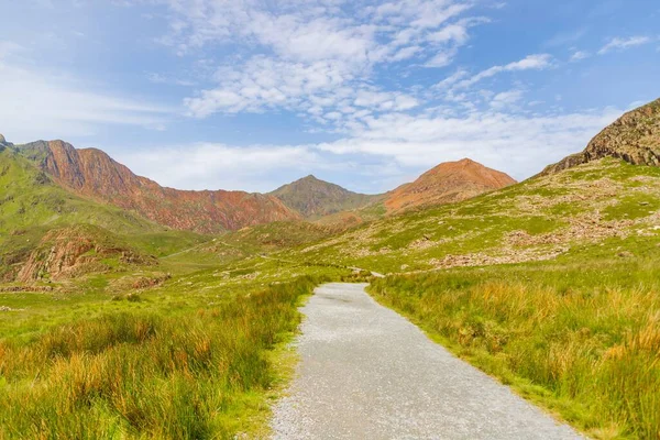 Una Vista Panorámica Montaña Snowdon Gales Fondo Nublado Del Cielo — Foto de Stock