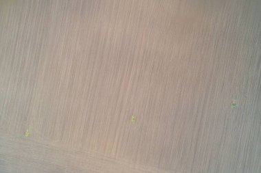 Havadan bakılmadan önce tarla sürmüş.