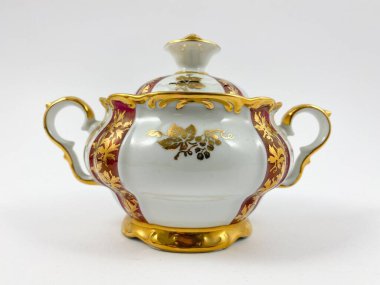 Antika bir kasenin yakın çekimi.