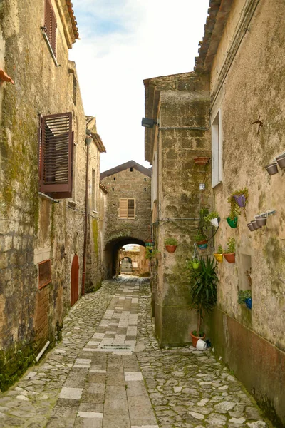 Camino Estrecho Entre Las Antiguas Casas Piedra Del Barrio Más —  Fotos de Stock