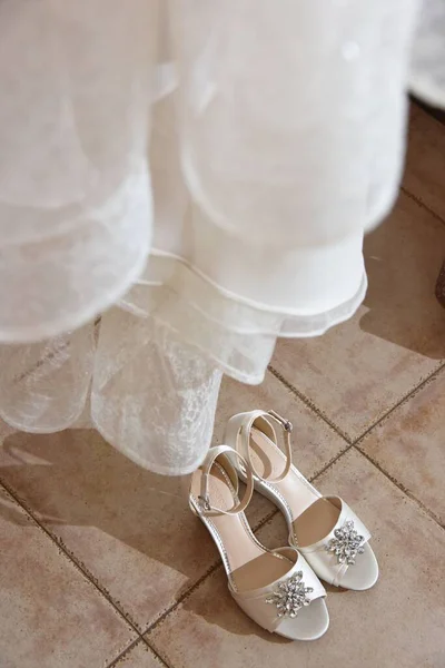 Vertical Shot White Pair Shoes Wedding Dress Floor Room — Stock Photo, Image