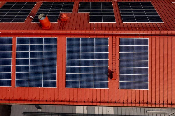 Aerial View Solar Panels Red Building Rooftop Birdseye Drone Shot — Stock Photo, Image
