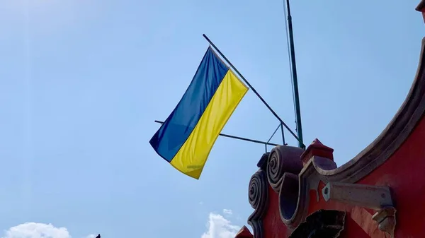 Прапор України Даху Будівлі — стокове фото