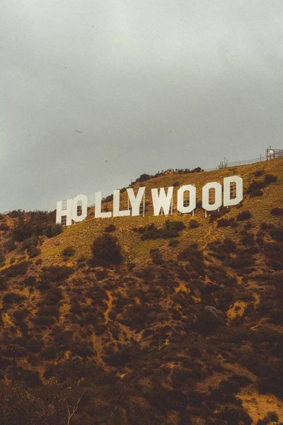 Cartel Hollywood Las Montañas Los Estados Unidos Día Nublado — Foto de Stock