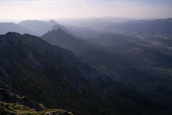 Góry Świetle Zachodu Słońca Parku Naturalnym Urkiola Kraju Basków — Zdjęcie stockowe