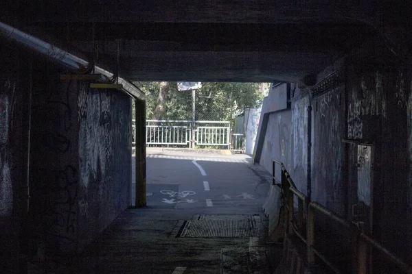 Uma Vista Caminho Passeio Subterrâneo Linha Bicicleta — Fotografia de Stock