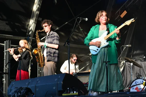 Cantante Compositora Katy Pearson Actuación Festival Bristol Sounds Con Otros — Foto de Stock