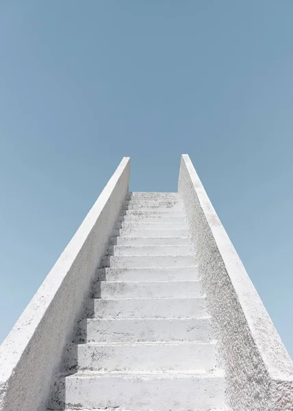 Plano Ángulo Bajo Una Escalera Contra Cielo — Foto de Stock