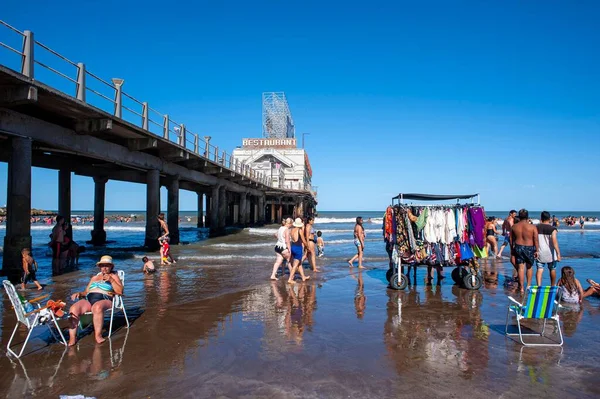 Ein Blick Auf Die Menschen Strand Von Santa Clara Del — Stockfoto