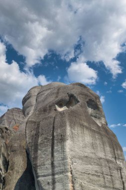 Meteora kompleksi ağırlıklı olarak Oligocene ve Miocene çakıl taşları ve kaldırım taşlarından oluşur..