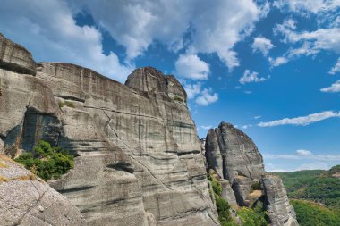 Meteora kompleksi ağırlıklı olarak Oligocene ve Miocene çakıl taşları ve kaldırım taşlarından oluşur..