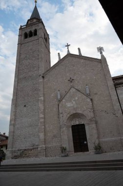 Friuli Venezia Giulia, Udine 'deki Venzone köyünün manzarası