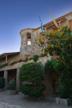 Tarihi manastır! Adını aldığı Panagia Skafidiotissa veya Skafidia manastırı M.S. 10. yüzyılda inşa edilmiştir..