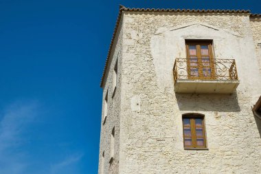 Tarihi manastır! Adını aldığı Panagia Skafidiotissa veya Skafidia manastırı M.S. 10. yüzyılda inşa edilmiştir..