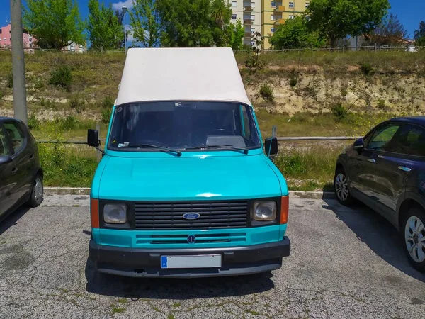 Camping Car Ford Transit Van Garé Dans Une Rue — Photo