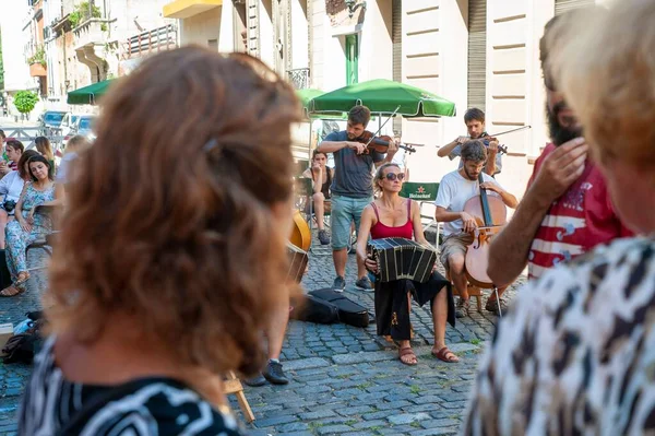 Sokak Müzisyenleri Turistler Için Konser Veriyor — Stok fotoğraf