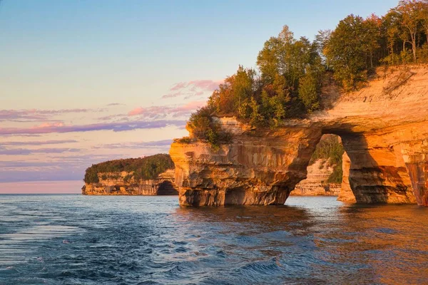 Лувр Leap Arch Pictured Rocks National Lakeshore Scenic Sunset — стокове фото