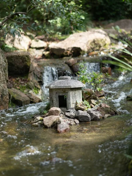 Hermoso Plano Esculturas Decorativas Jardín Japonés —  Fotos de Stock