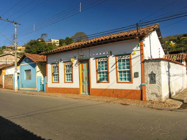 Gamla Och Färgglada Hus Stadsscenen Historiska Staden Sabara Minas Gerais — Stockfoto