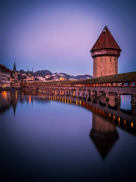Sviçre Lucerne Deki Chapel Köprüsü Nün Dikey Çekimi — Stok fotoğraf