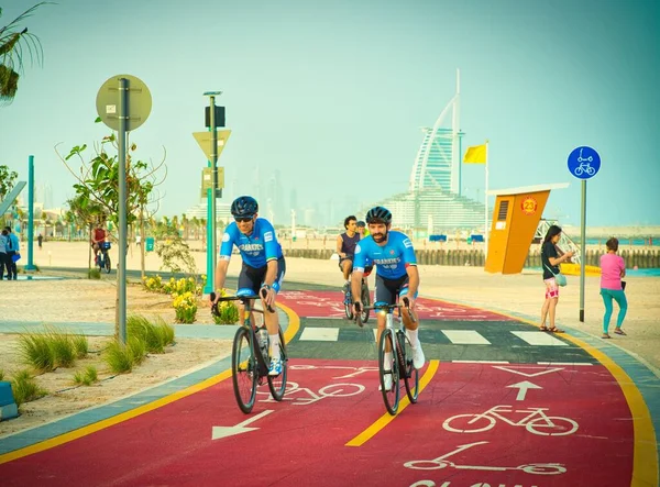 Two Men Cycling Kite Beach Jumeirah Dubai — Stock Photo, Image