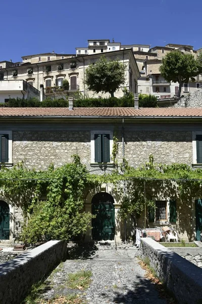 Een Verticale Opname Van Oude Huizen San Donato Val Comino — Stockfoto