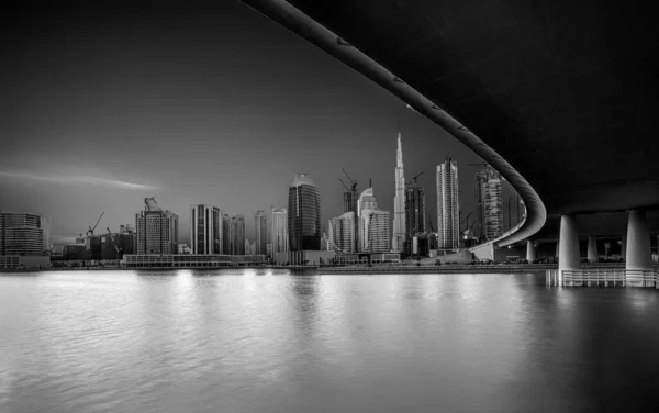 Uma Bela Foto Paisagem Urbana Dubai Debaixo Uma Ponte Escala — Fotografia de Stock