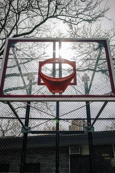 バスケットボール フープの閉鎖 — ストック写真