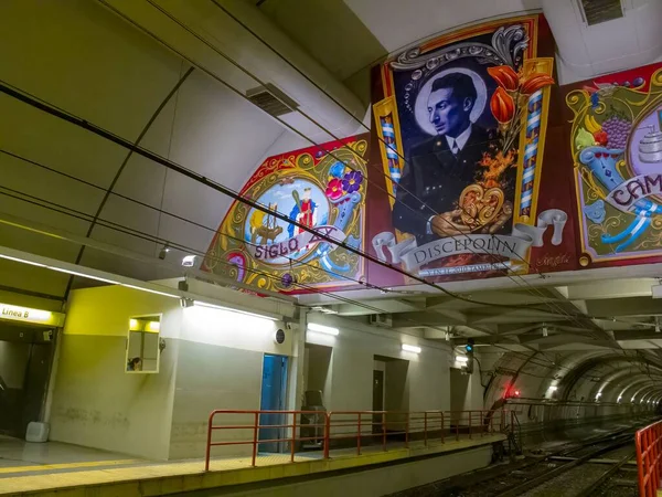 Carteles Decorados Pared Estación Metro — Foto de Stock