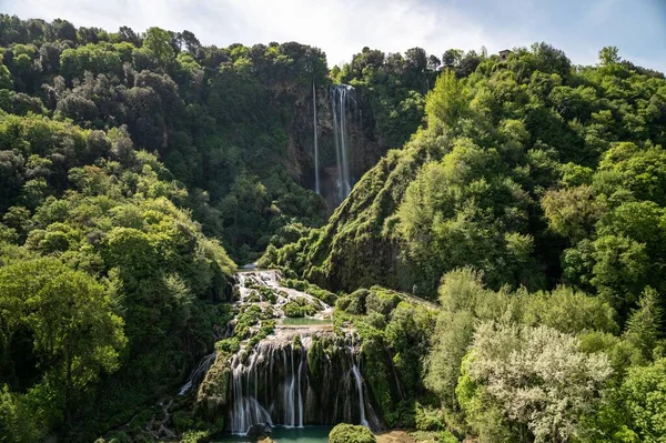 イタリア ウンブリア州テルニにあるマルメの滝の景色 — ストック写真