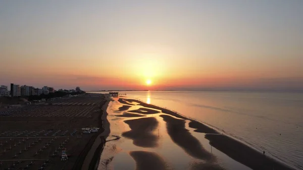 Zdjęcie Lotnicze Zachodu Słońca Lignano Sabbiadoro Plażą Pejzażem Wodnym — Zdjęcie stockowe