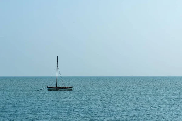 Ein Leeres Boot Der Nordsee Auf Der Insel Hallig Hooge — Stockfoto