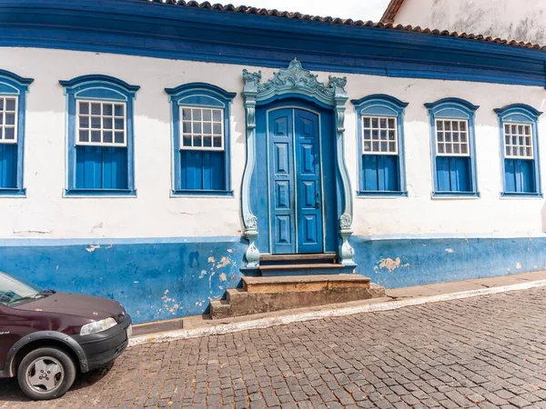 Storica Città Sabara Old Storica Casa Blu Bianco Strada Ciottoli — Foto Stock