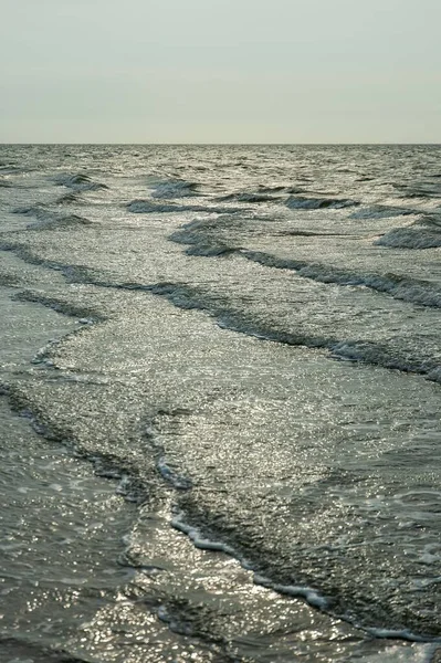 Eine Vertikale Aufnahme Der Ruhigen Wellen Der Nordsee Deutschland Unter — Stockfoto