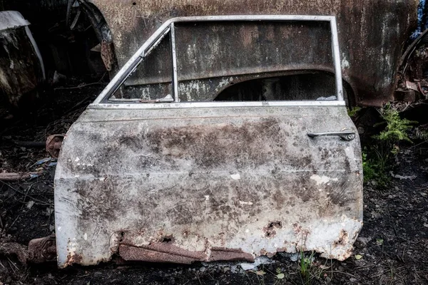 Cemitério Carro Está Situado Uma Floresta — Fotografia de Stock