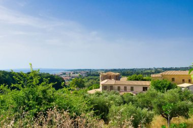 Tarihi manastır! Adını aldığı Panagia Skafidiotissa veya Skafidia manastırı M.S. 10. yüzyılda inşa edilmiştir..