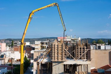 Açık alandaki zor ve hatta tehlikeli koşullarda çalışan inşaatçılar, asbest gibi tehlikeli maddelerle temas kurarlar.