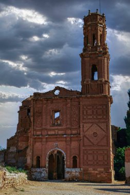San Agustin Belchite manastırı, İspanya iç savaşında beyaz gökyüzü ile yok edildi..