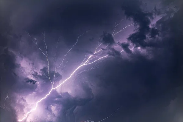 Beautiful Shot Lightning Shooting Cloudy Night Sky — Stock Photo, Image