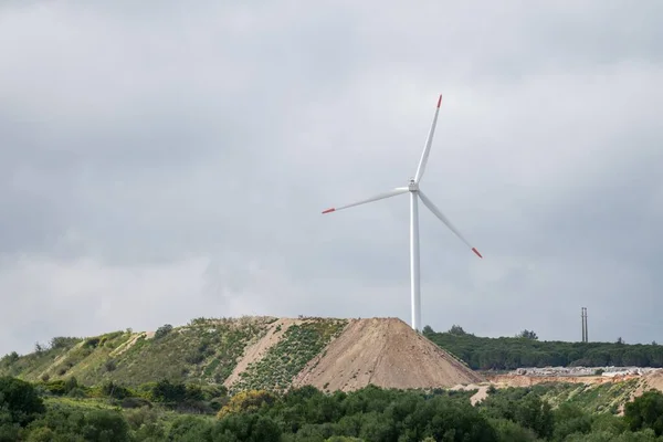 Beautiful View Wind Turbine Hill Cloudy Sky — Stock Photo, Image