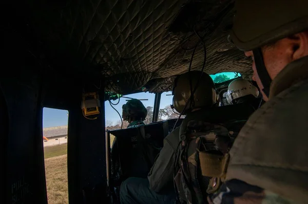 Los Periodistas Oficiales Prensa Militar Que Participan Entrenamiento Ambiental Hostil —  Fotos de Stock