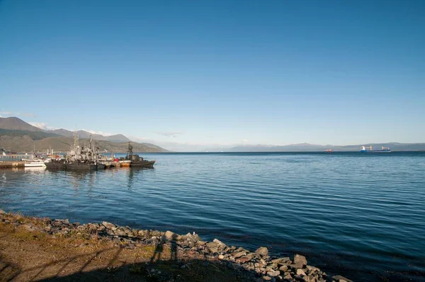 Uma Vista Panorâmica Barcos Atracados Porto Ushuaia Dia Ensolarado Argentina — Fotografia de Stock