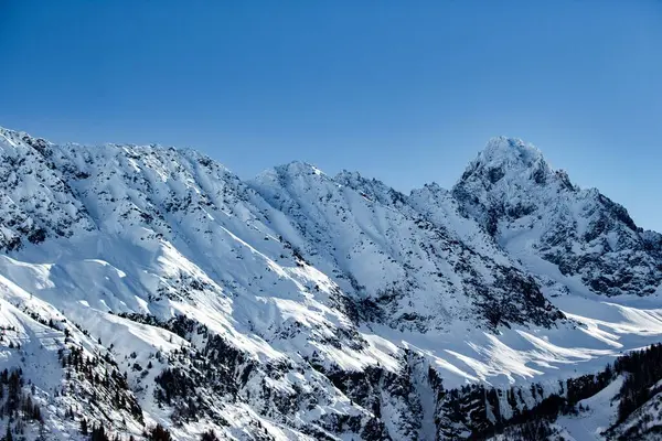 Гора Вкрита Снігом Взимку — стокове фото