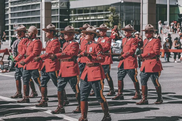 Royal Canadian Mounted Police Marcia Alla Calgary Stampede Parade — Foto Stock