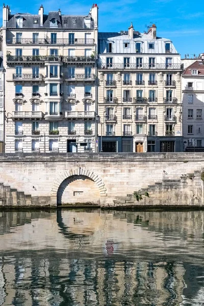 Париж Saint Louis Quai Aux Fleurs Красивые Старинные Здания Видом — стоковое фото